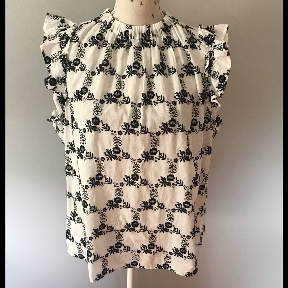 Ann Taylor ruffle sleeve blouse ⭐️